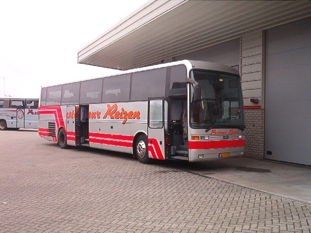 Touringcar met 54 zitplaatsen van Pasteur Reizen